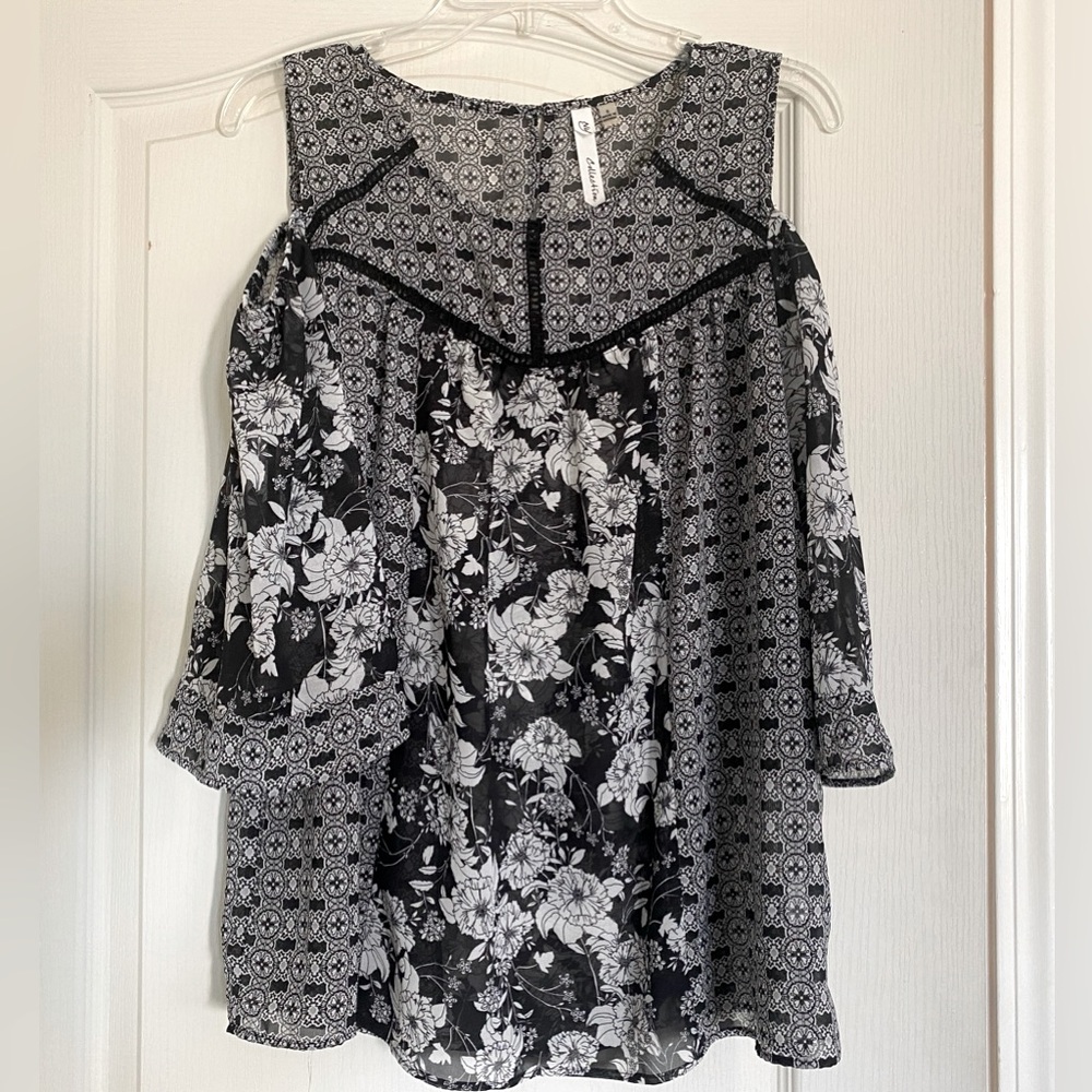 NY Collection Sheer Cut Out Shoulder Blouse | Size Small